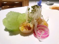 香煎扇贝佐咖喱白花菜泥-王品牛排