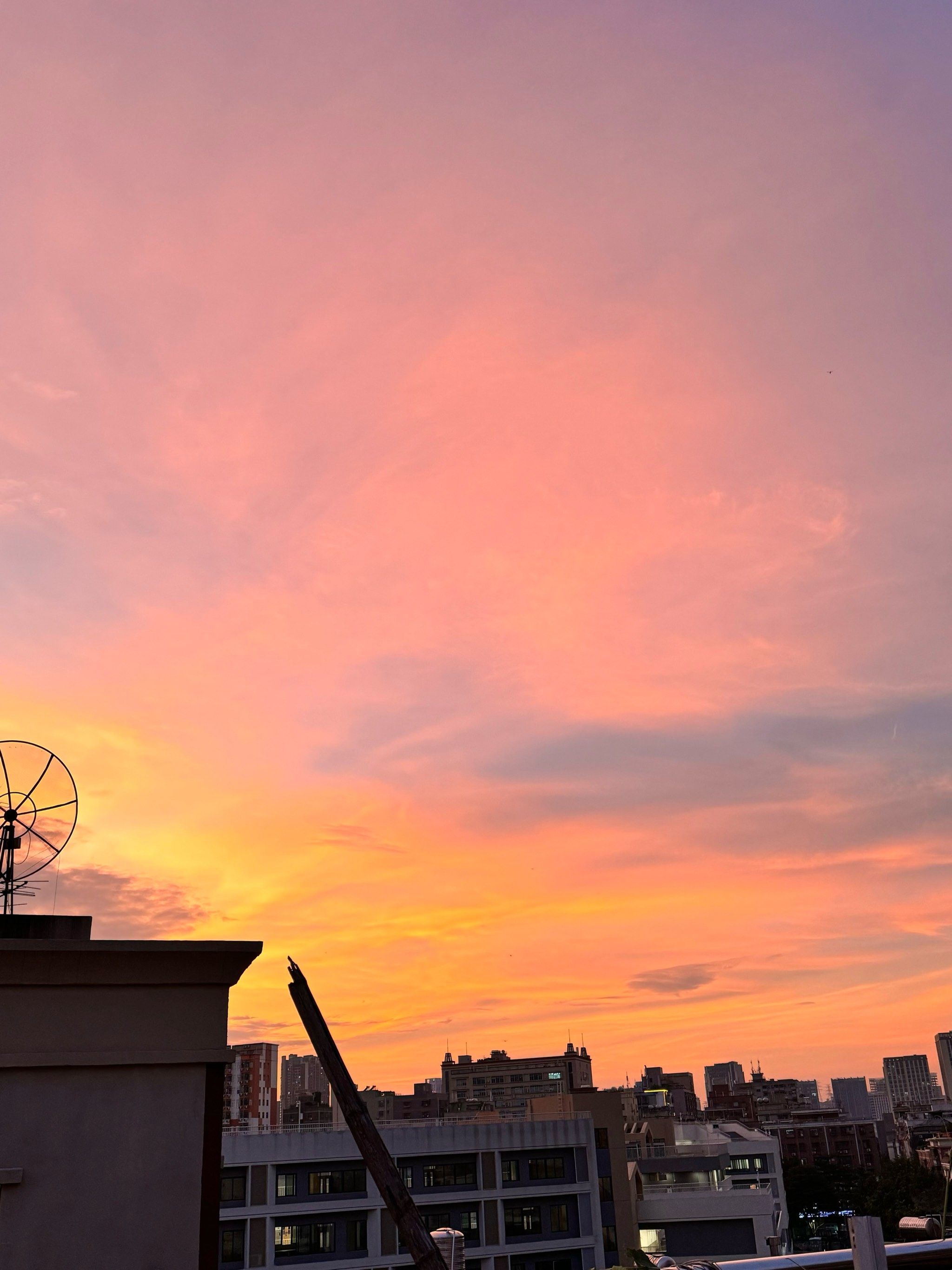 晚霞染红了天空