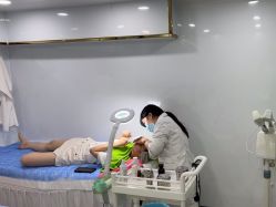 -苗医生专业祛痘·皮肤管理