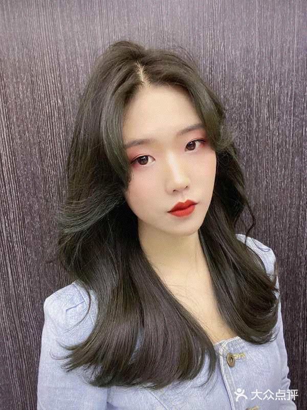 青棕色其实现在很多小姐姐都有在做或者是做过这款颜色