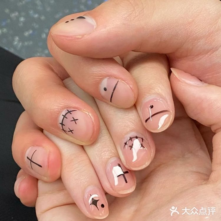 和男朋友做了一样的美甲