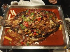 -鸣记脆皮烤鱼·海鲜烤鱼(三八广场店)