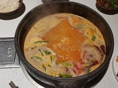 -贵府酸汤牛肉火锅·贵州老字号(飞山街店)