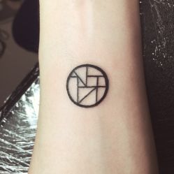 -SNOW TATTOO STUDIO