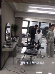 -宫铭烫发染发接发店