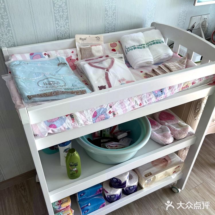 还在请月嫂？月子中心不香吗？