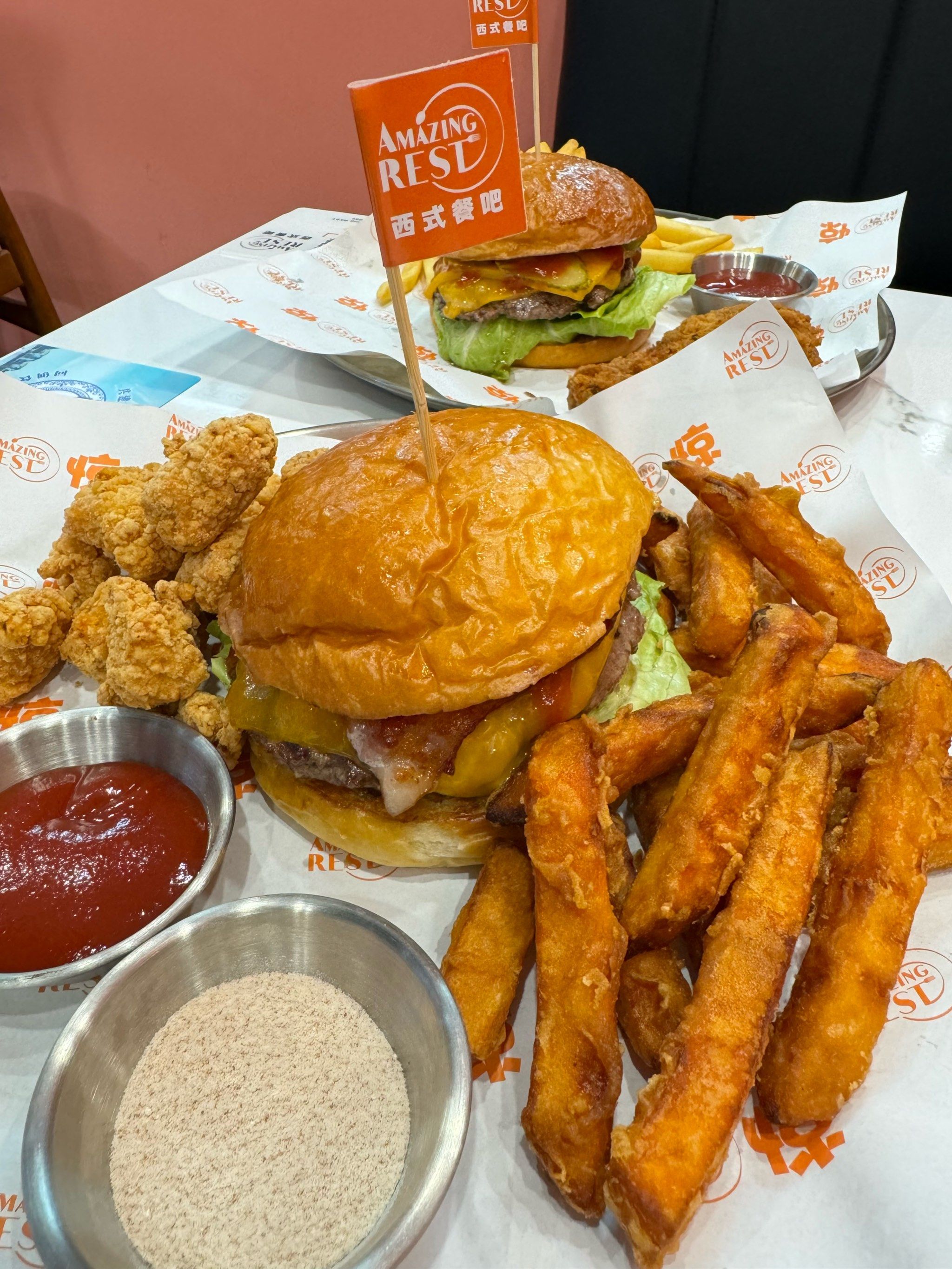 可乐配汉堡 开心快乐没烦恼