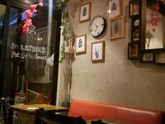 -layback cafe & bar