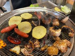 -围炉肉舍•炭烤活鳗•丹东海鲜烤肉(步行街店)