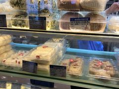面包甜点陈列柜-白玉兰食品甜凤店(合生汇店)