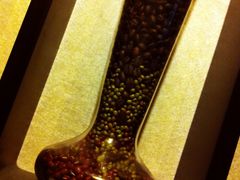 装咖啡豆的大杯子-吱咖啡西式简餐