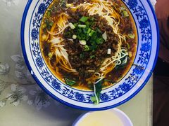 -渝之汇牛肉豌杂面