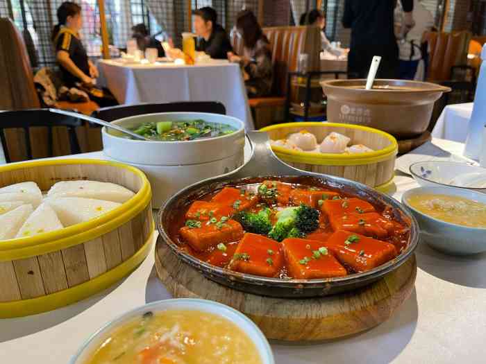 阿海小馆·靓汤(农业南路店)-"「蟹黄豆腐」蟹黄味很浓郁,吃起来口感