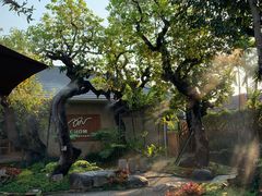 -Chom Cafe and Restaurant