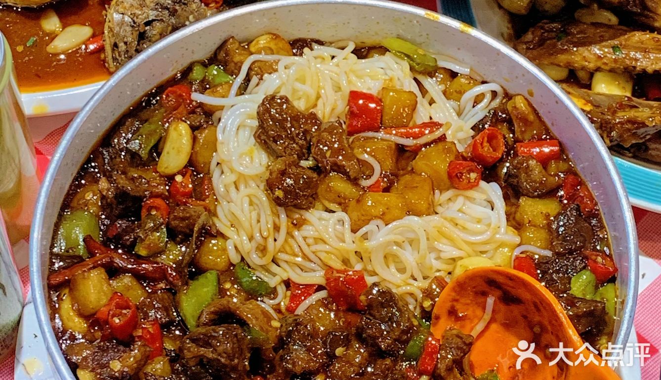 爱上南昌的理由！这个牛杂焖面算一个吧！