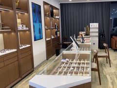 -三目眼镜·蔡司视觉合作店(青浦宝龙店)