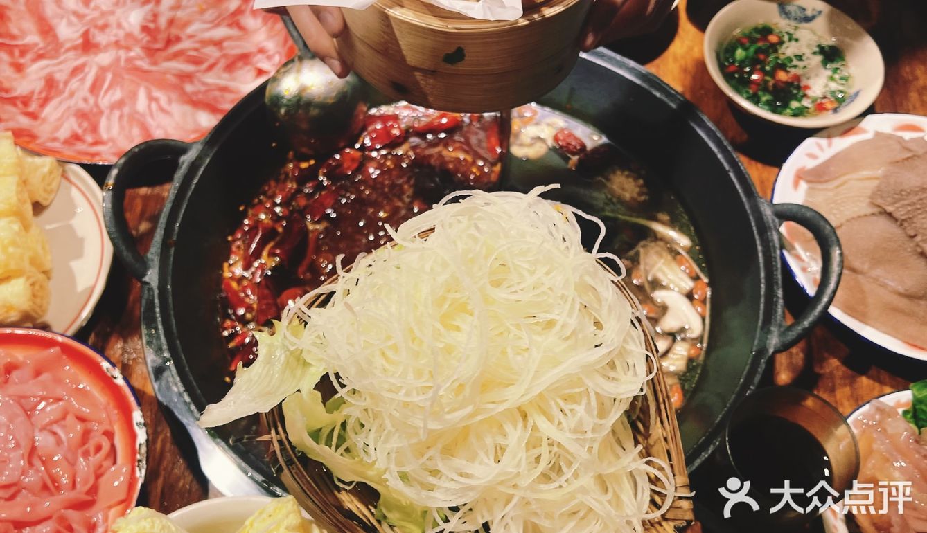 一场舌尖上的盛宴，尽在广州花都区这家重庆鸳鸯老火锅🍲！