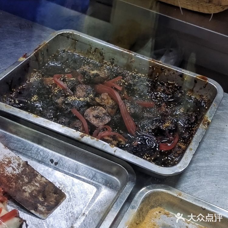 洪记小吃2.5一个的包子还不错          喜欢牛肉馅