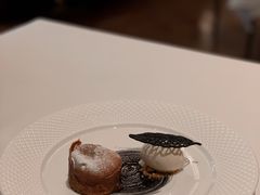 双色树莓巧克力熔岩蛋糕-福楼法餐厅FLO