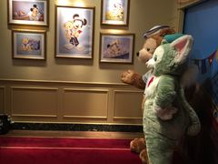 -小镇影院迪士尼小熊Duffy与他的朋友合影地