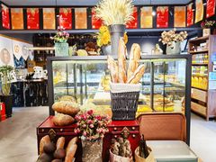 面包甜点陈列柜-嬉游麦田烘焙