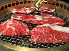 -铭牛烧肉·和牛海鲜自助(高新月牙湖店)
