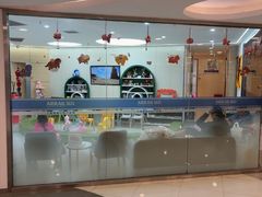 -瑞尔齿科(南京东路名人诊所)