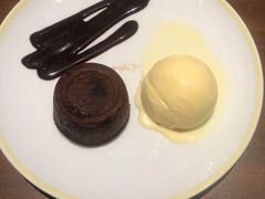 巧克力熔岩蛋糕配香草冰淇淋-萨莉亚意式餐厅(杭州西溪龙湖天街店)