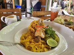 -Chom Cafe and Restaurant