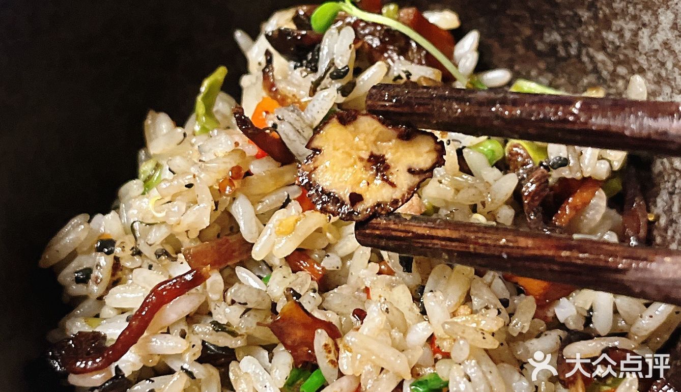 点的一个双人餐,我看基本包含了一些招牌菜