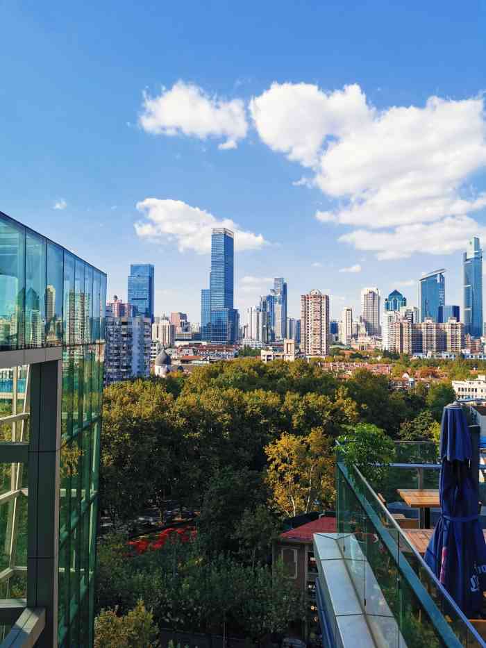 环贸iapm商场-"环贸的整个建筑风格很大气,盘踞了淮海路陕.