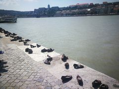 -多瑙河畔鞋履雕塑