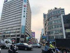 -六合夜市