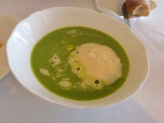 甜青豆汤配巴马臣芝士和香脆面包丁-Jean Georges