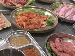 -围炉肉舍•炭烤活鳗•丹东海鲜烤肉(步行街店)