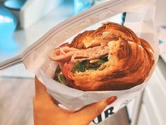 火腿芝士羊角三明治-OUR Bakery(三里屯太古里店)