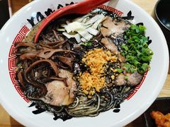 博多黑芝麻炸蒜豚骨拉面-博多豚屋拉面