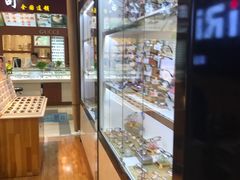 -MiRi眼镜连锁·蔡司·尼康控优点合作店(莘庄店)