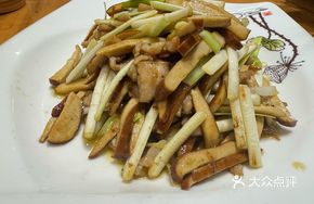 Winter Bamboo Shoots with Tofu Skin and Shredded Pork