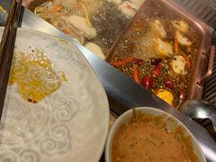 -老牌坊云南鱼豆花火锅(爱建店)