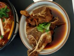 香辣牛骨-贡梅老面馆·蟹粉面·无锡特色小吃(南长街主推店)