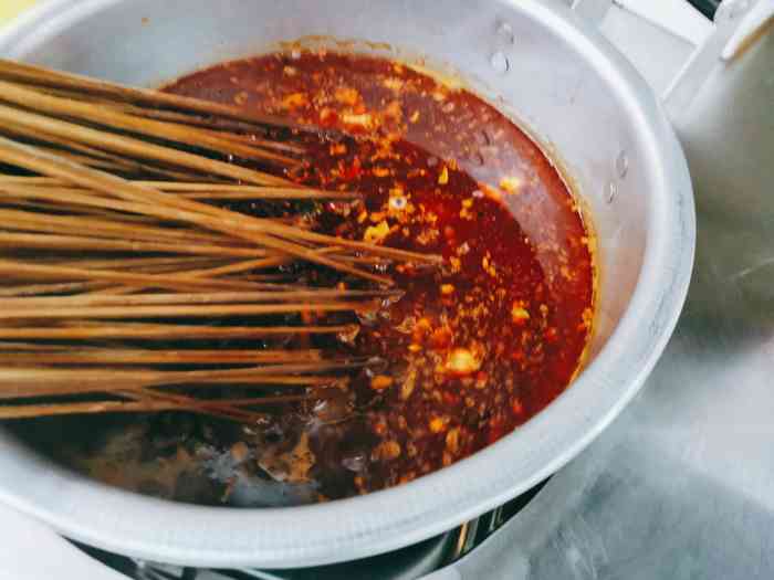 陈小岭串串-"这家店就开在家楼下,经常路过他家门口,晚.