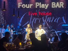 -FOUR PLAY BAR