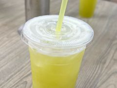 -东海岸人工湖美食村