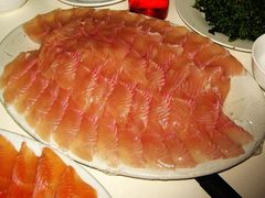 虹鳟鱼生鱼片-十三陵山水雅园农家院