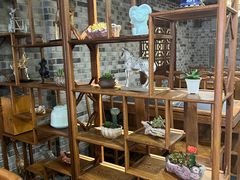 面包甜点陈列柜-常赢三兄弟·清真涮肉·清真炒菜(朝阳新城店)