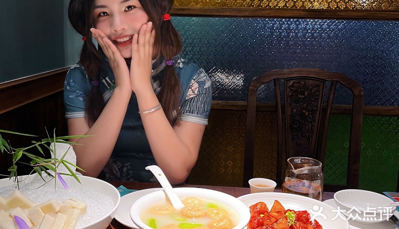福州正宗闽菜单福楼，就在安泰河边