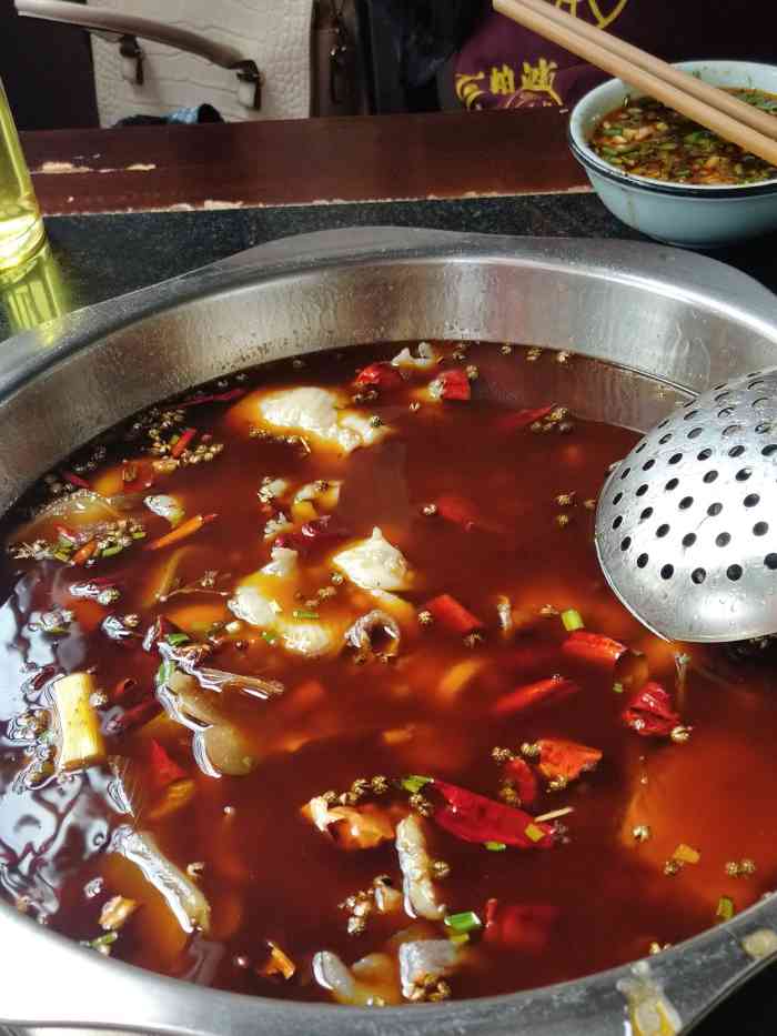 重庆黑豆花鱼府-"比起河边那一溜鱼府这家很良心,味道也不错.