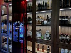 -FOUR PLAY BAR