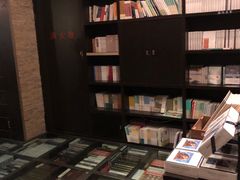 -钟书阁(松江泰晤士小镇店)